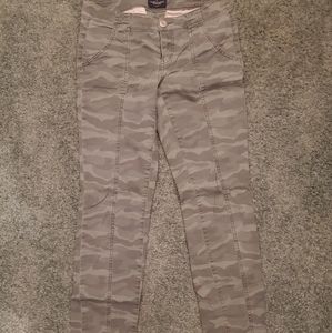American Eagle Camo pants